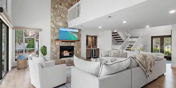 99 W Country Club Drive