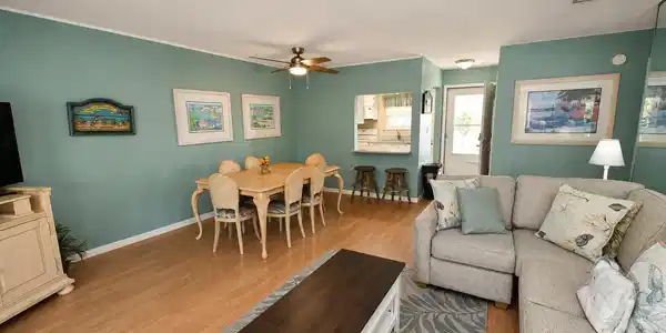Image 4: Livingarea