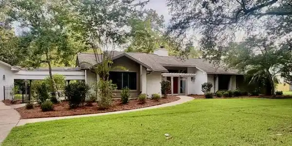 103 E Capri Cove