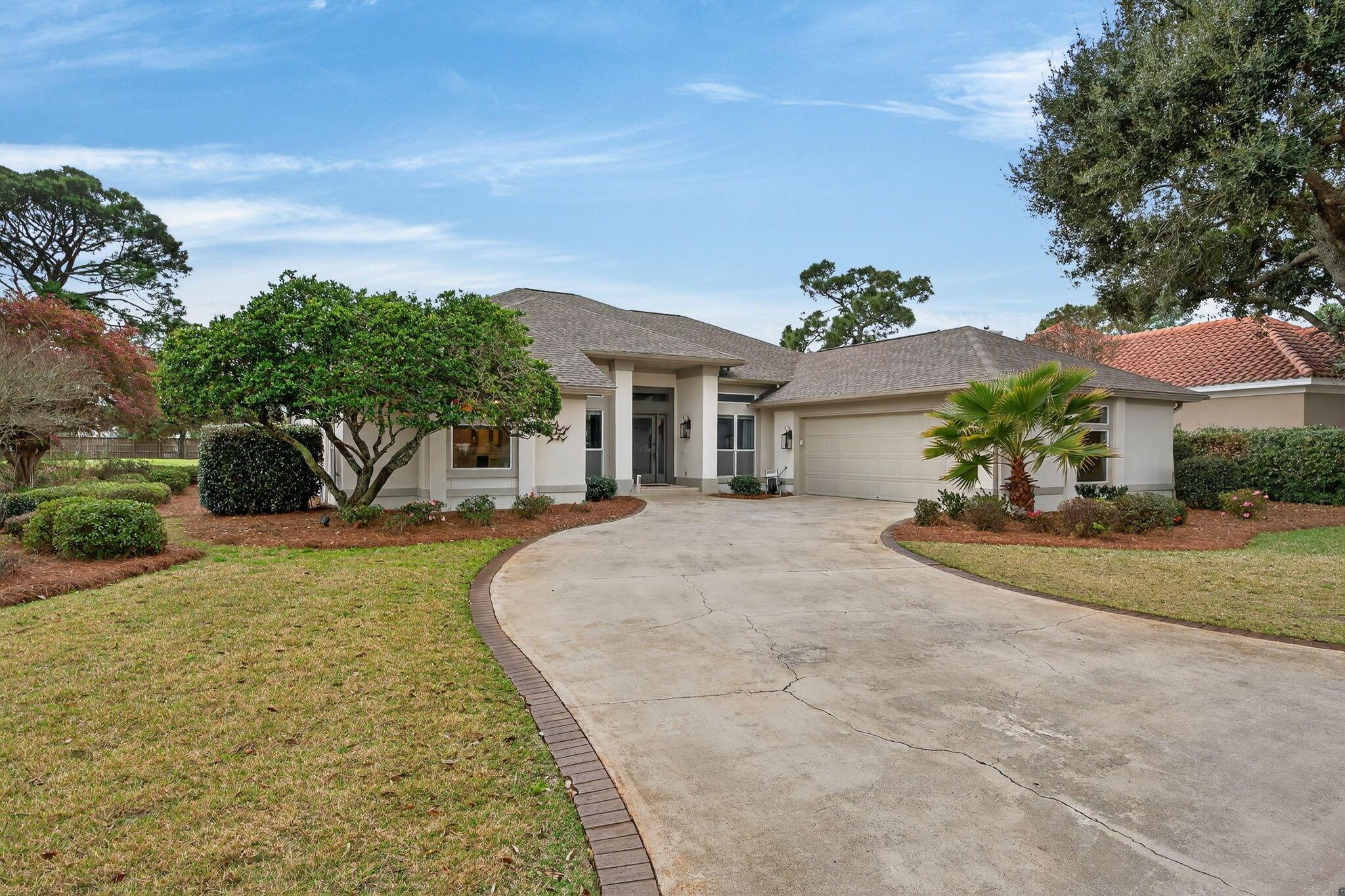 Image 4: Generous driveway and parking