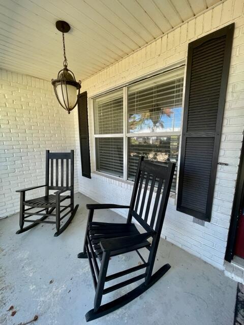 Image 4: Covered front porch