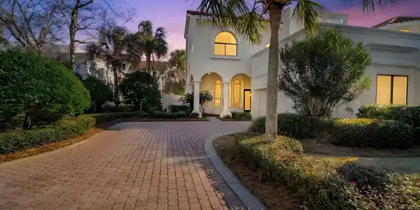 8060 Fountains Lane