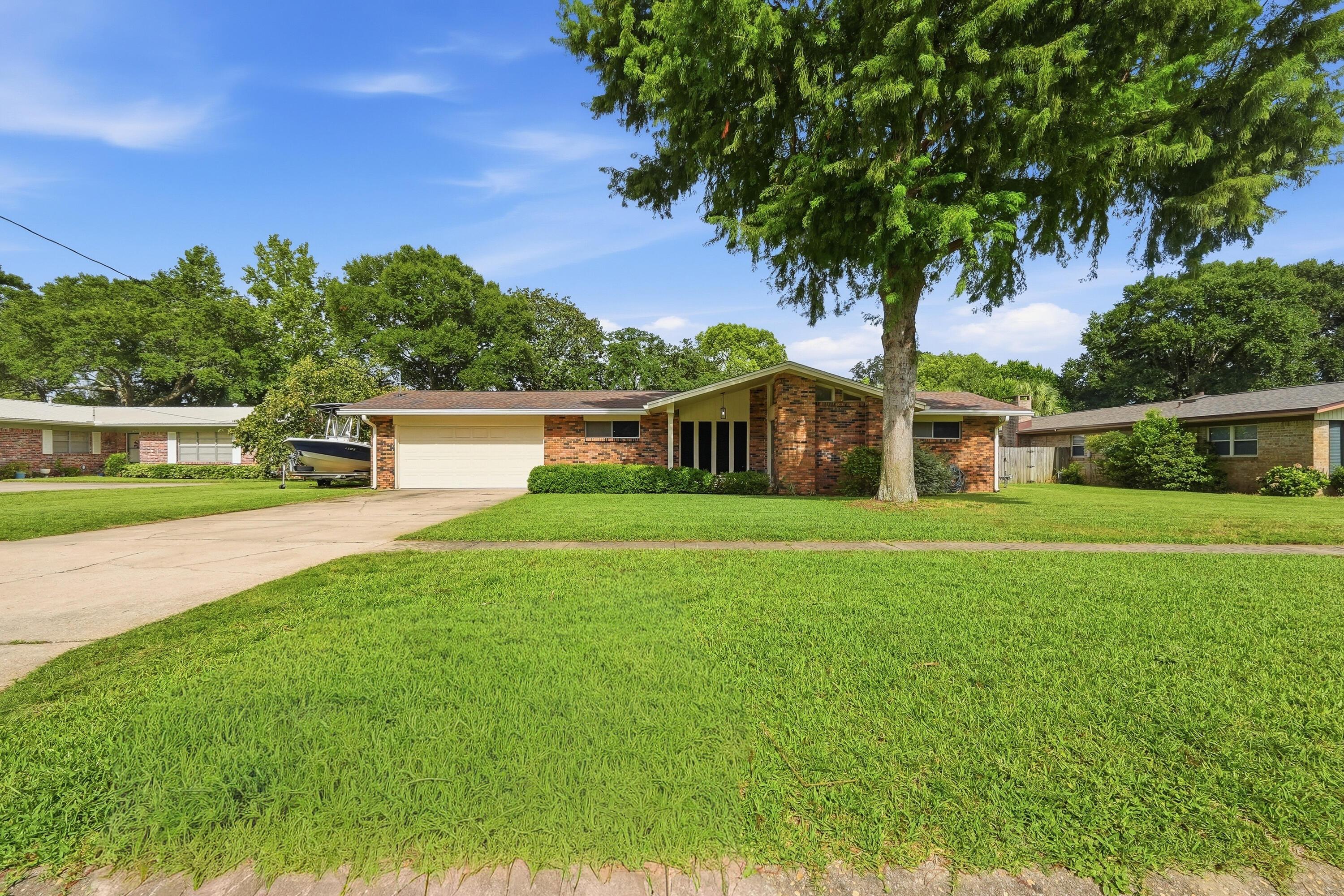 Image 3: 628 powell drive ne-1
