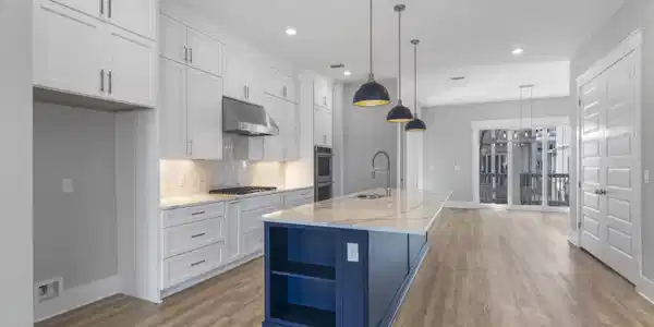Image 2: Kitchen