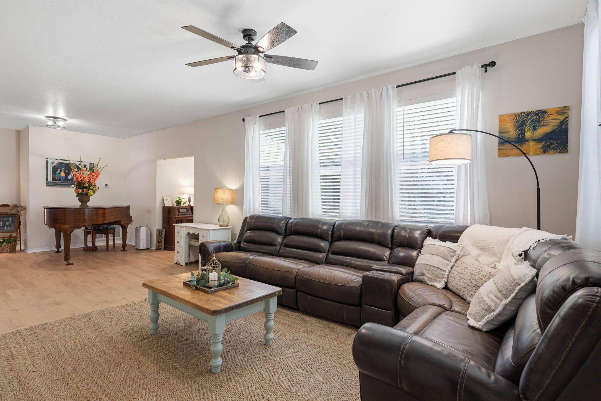 Image 2: Living Room