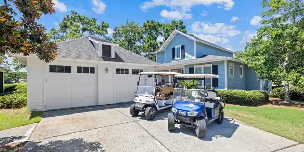 1332 E Ravens Run