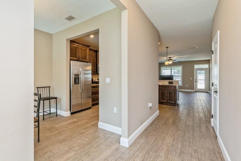 Image 4: FOYER