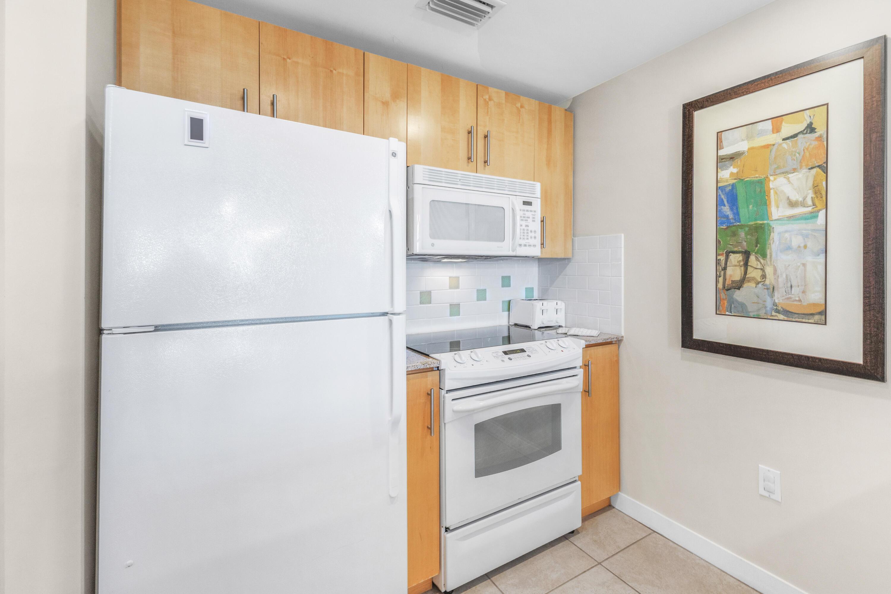 Image 4: Kitchen