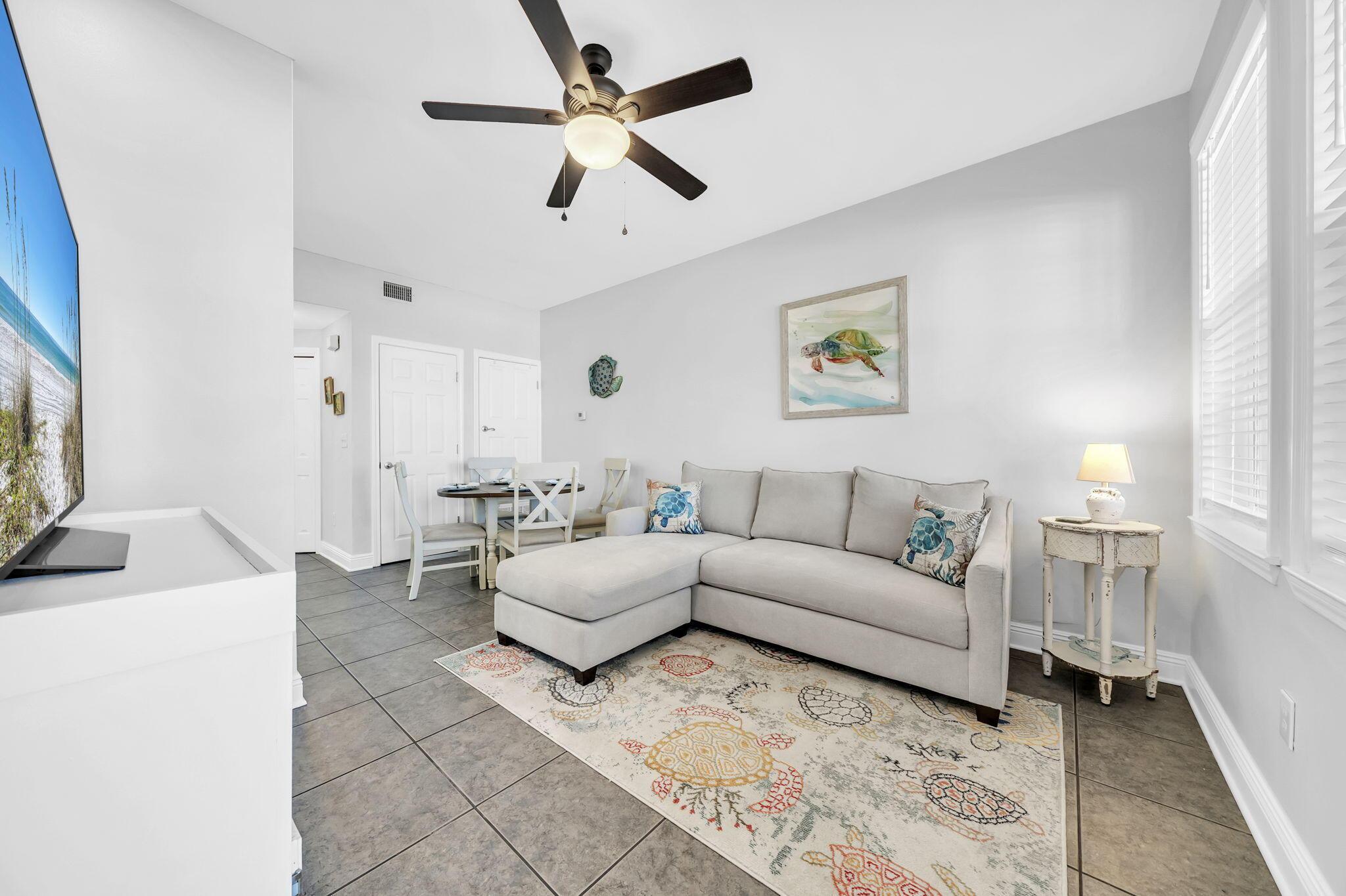 Image 3: Living Room