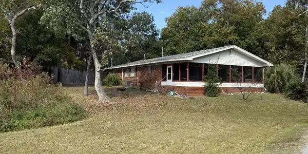 Image 3: Front