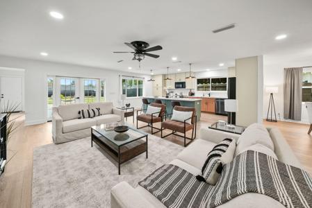 920 W Beach Drive