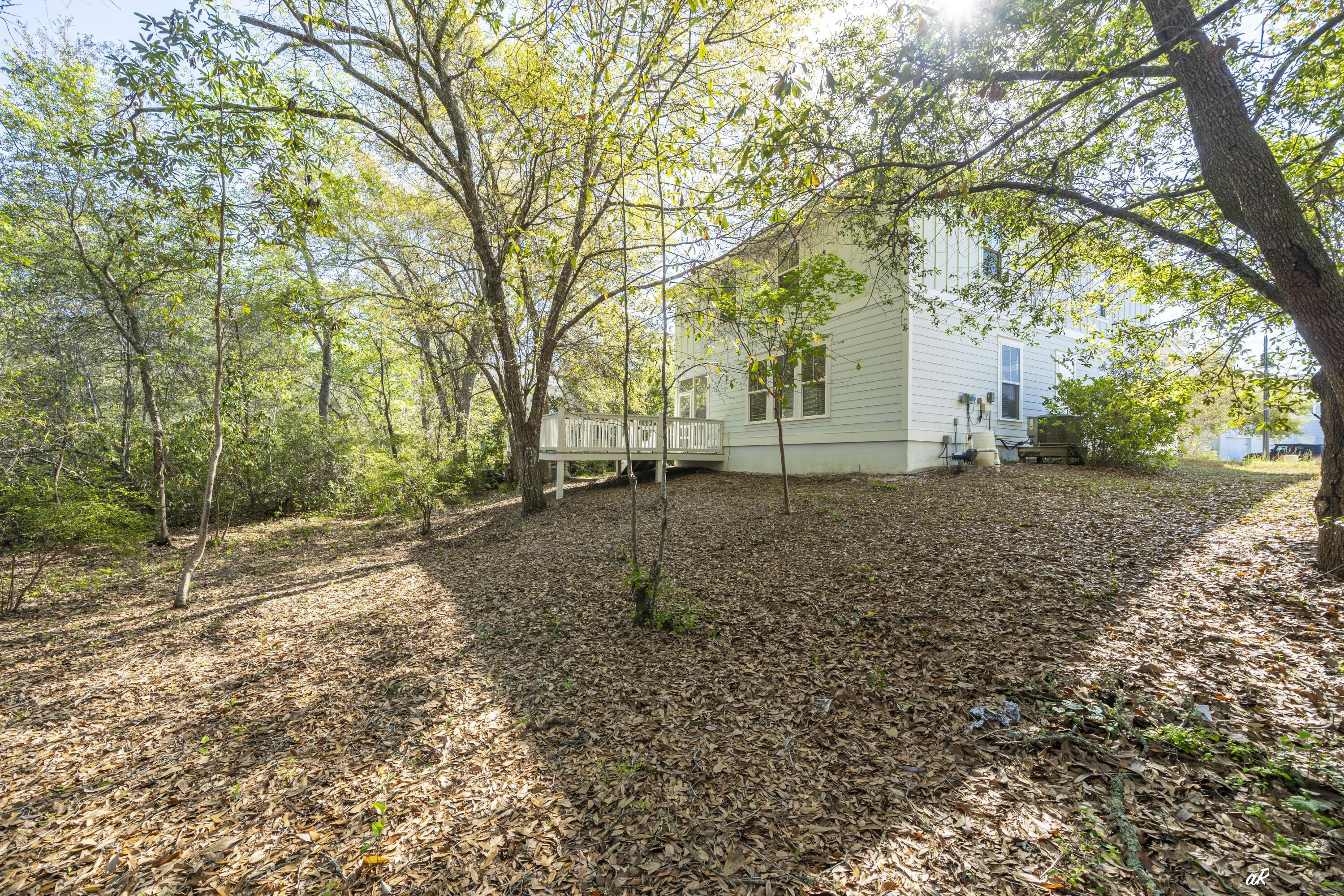 Image 4: Backyard Right side