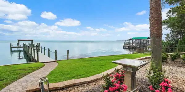 Image 3: web_644 Bayshore Drive _32