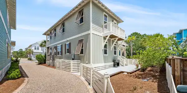 Image 4: Rear Elevation-Day
