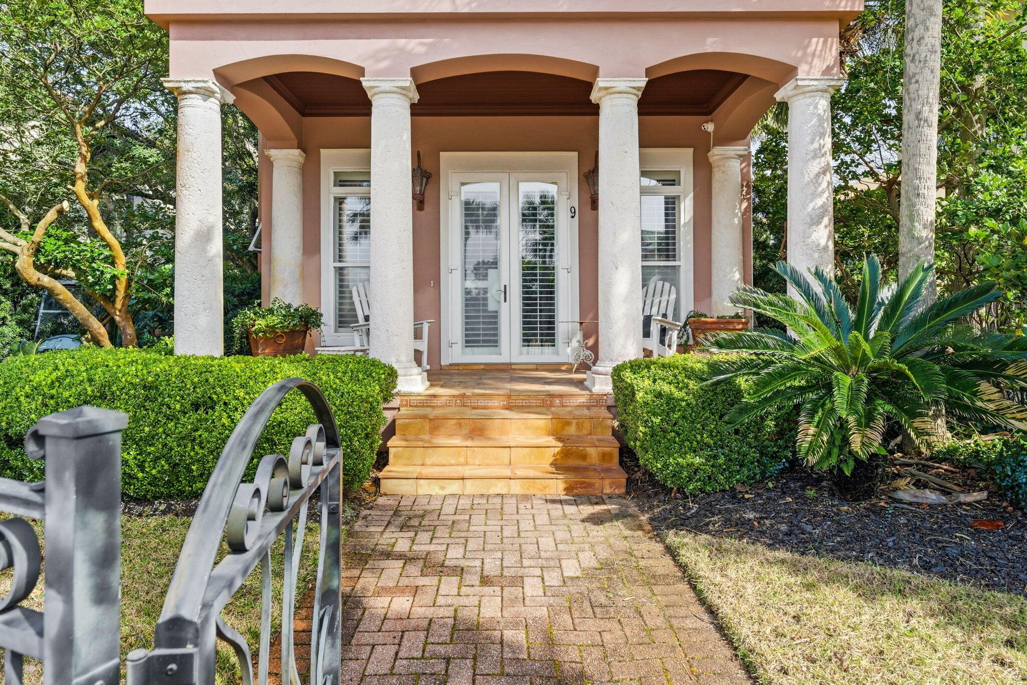 Image 4: Covered front porch
