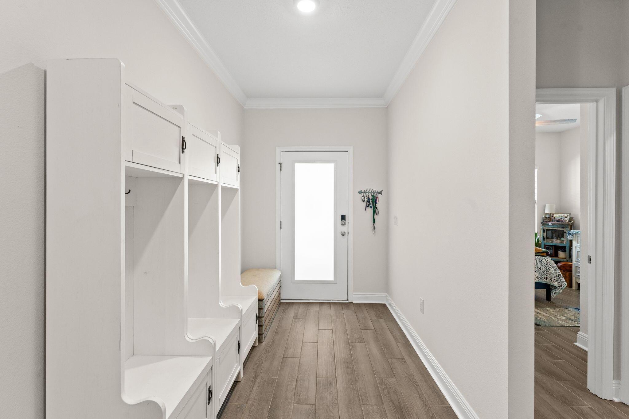 Image 4: Entryway