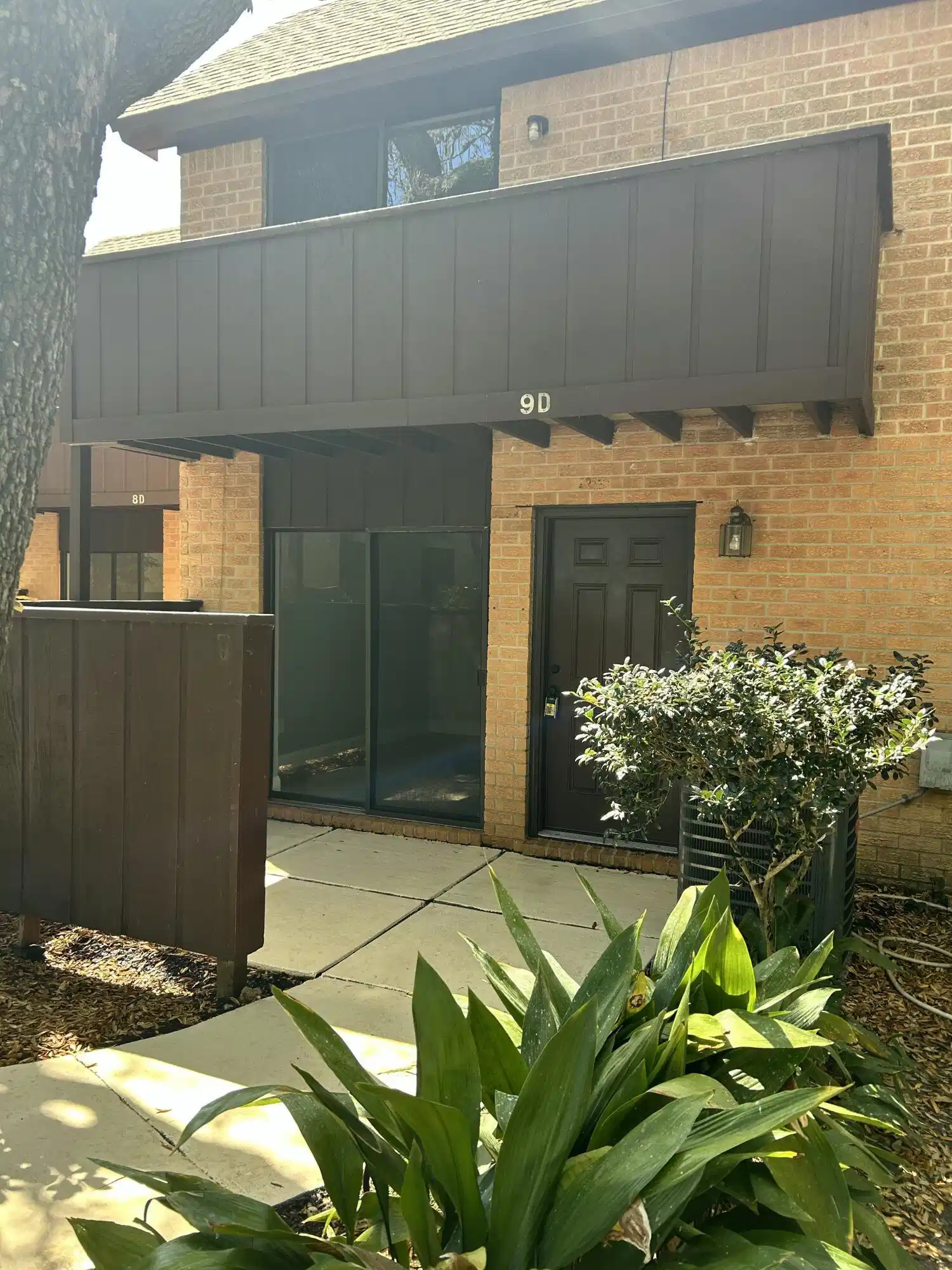Image 1: Front Ext