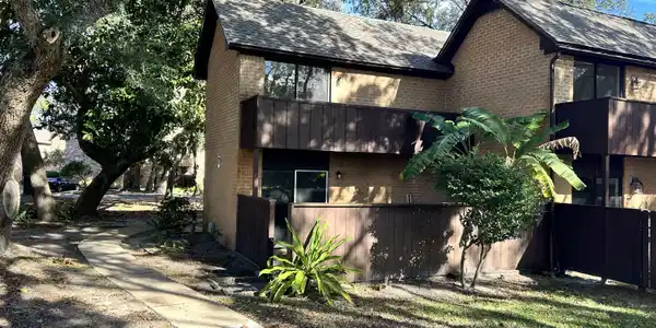Image 2: Exterior Rear