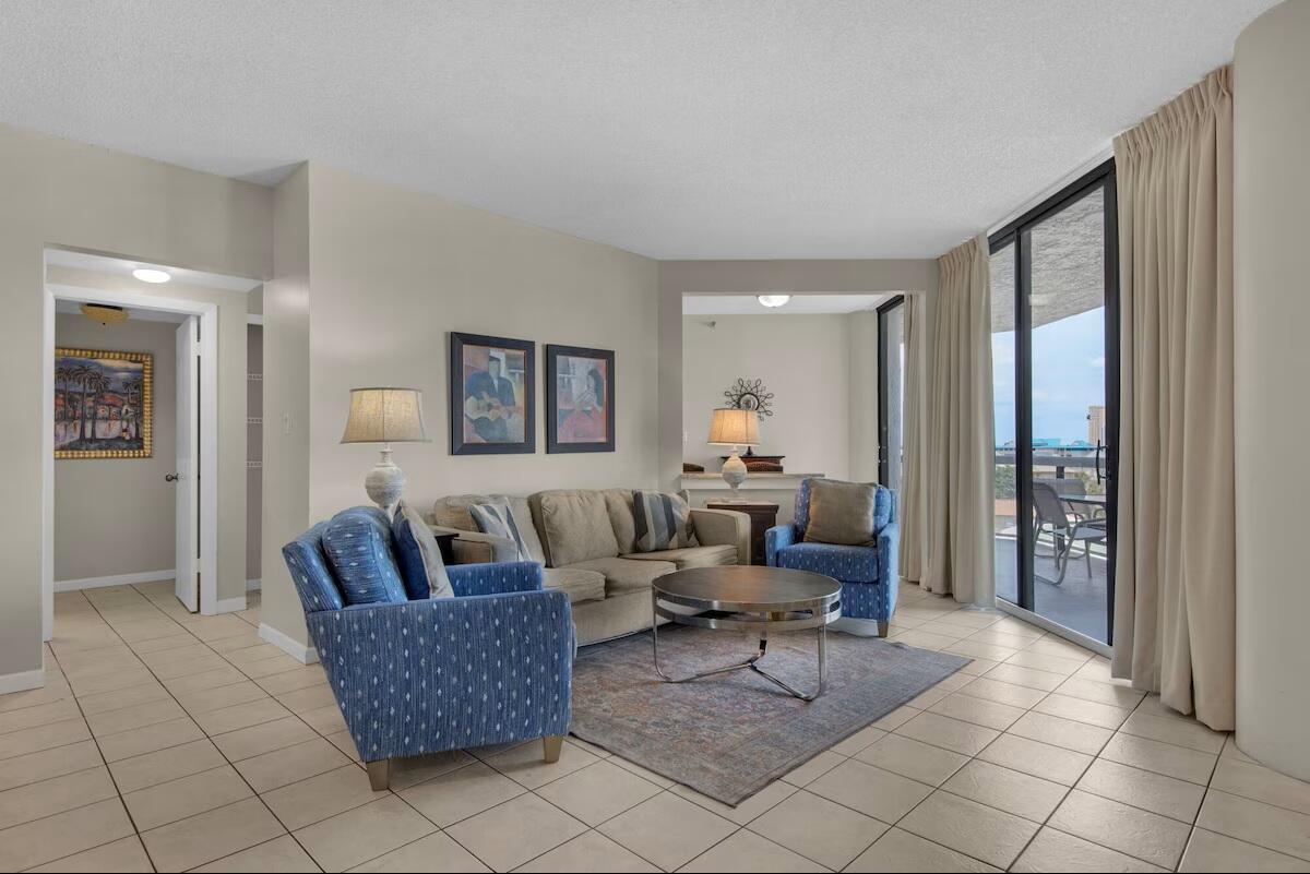 Image 3: Living Area