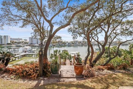 708 Harbor Boulevard
