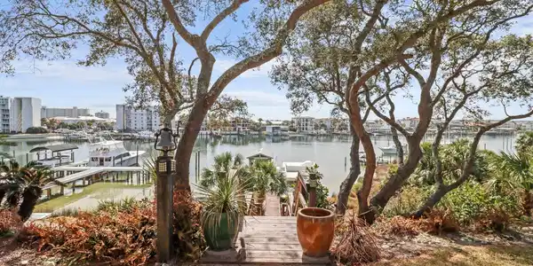 708 Harbor Boulevard
