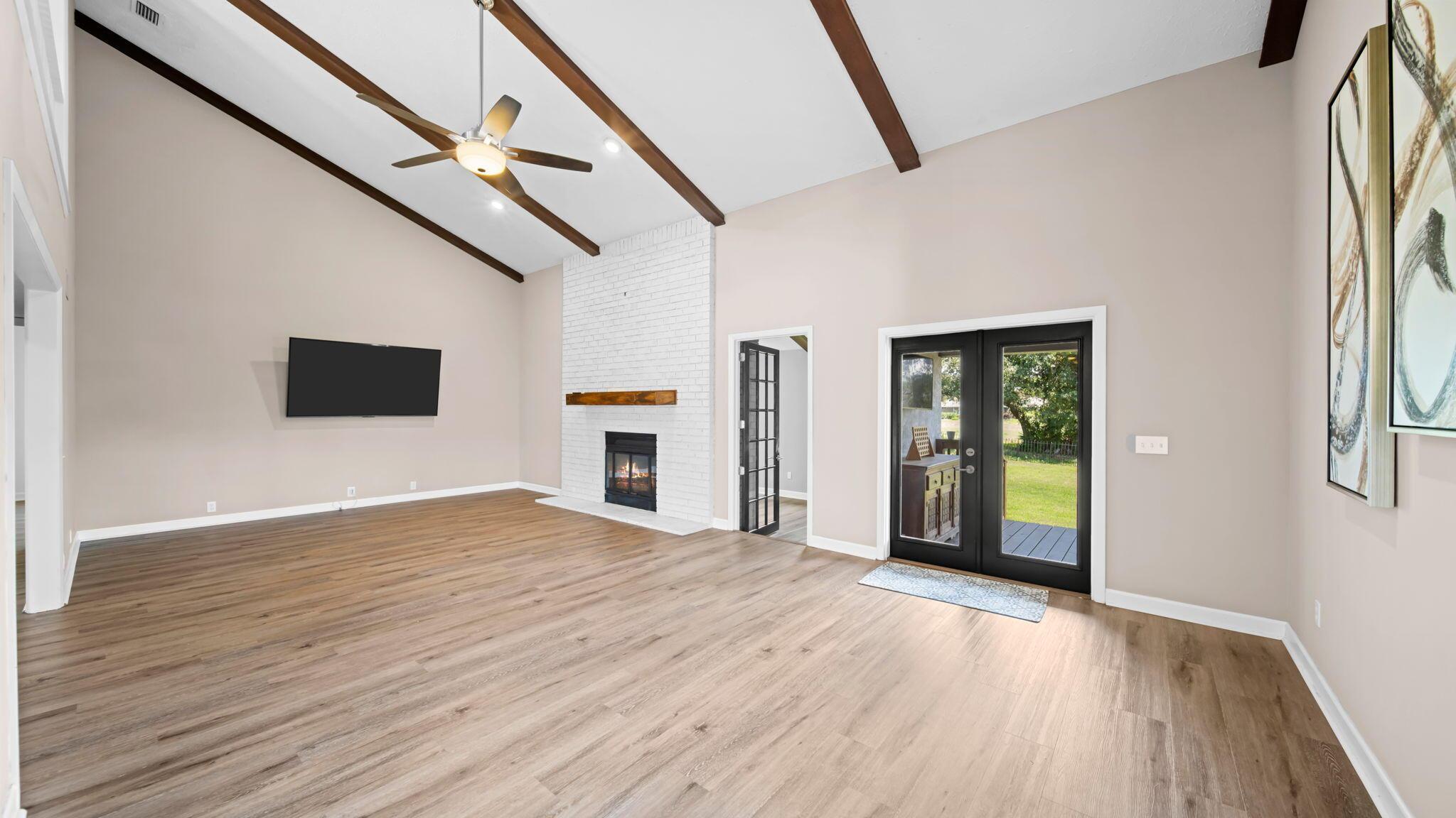 Image 4: Walking into the living room