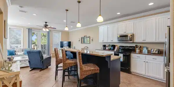 Image 4: Kitchen
