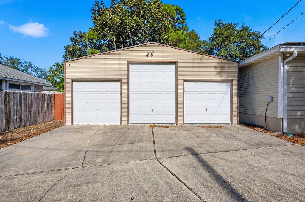 Image 2: 292GrandviewAve-1