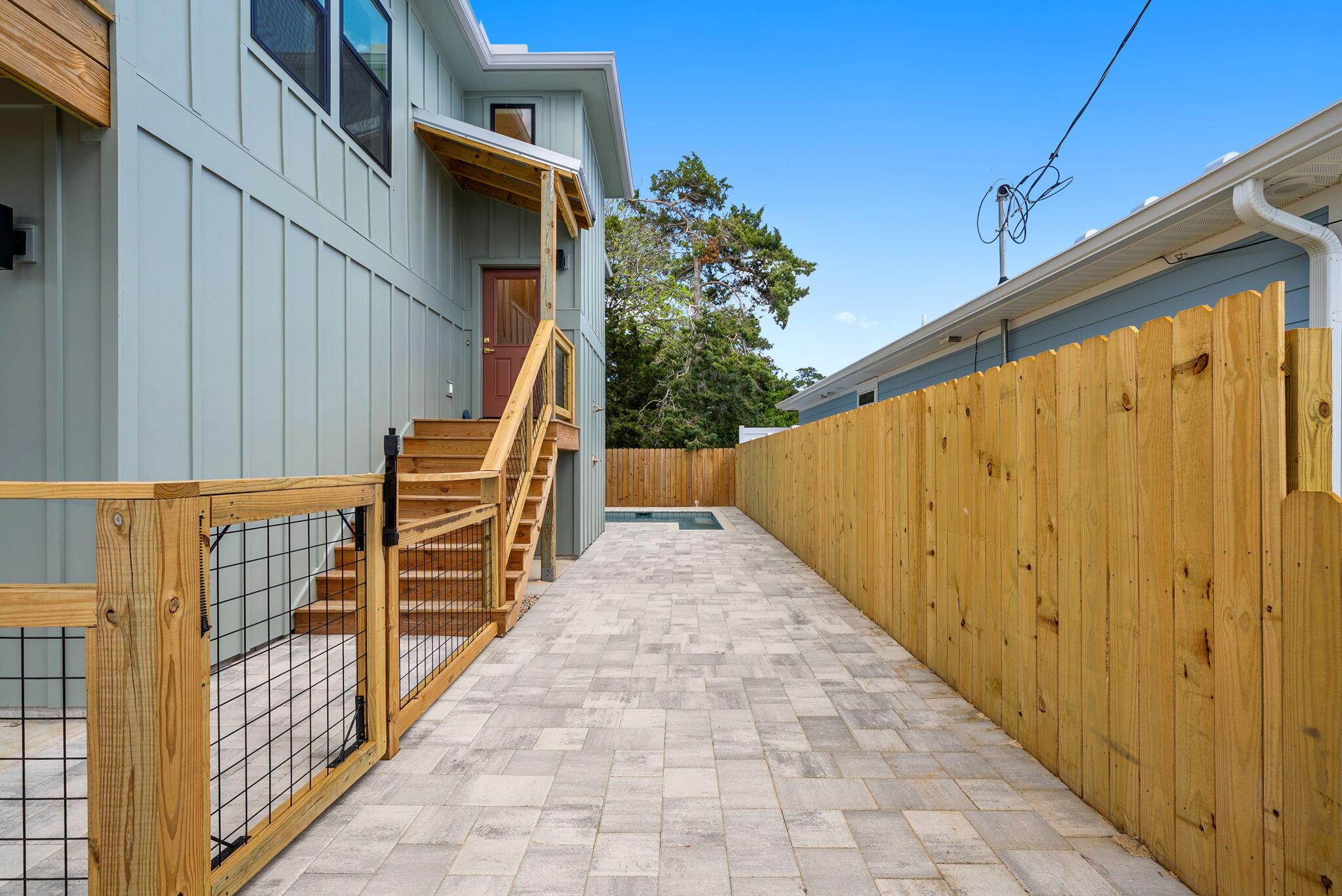 Image 3: 310 Benicia Pl