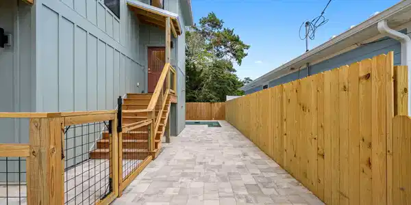 Image 3: 310 Benicia Pl