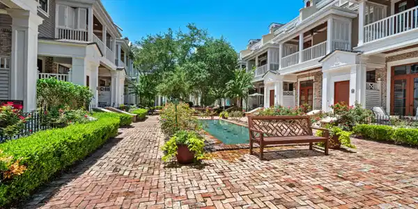 9201 Market Street Inn