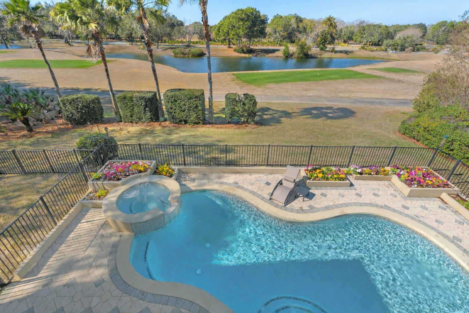 Image 4: Pool