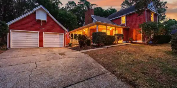 821 Lake Amick Drive