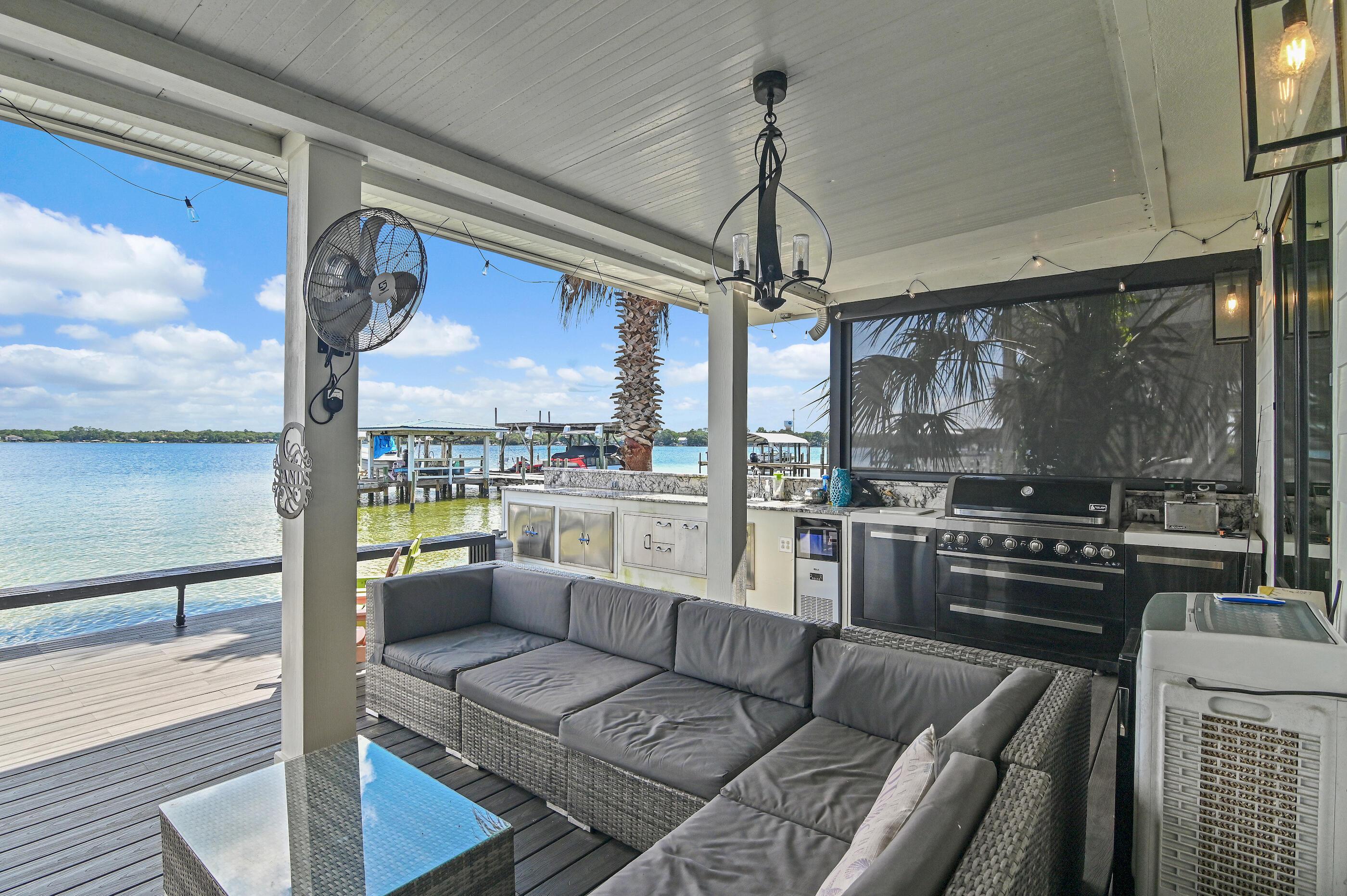 Image 4: web_931 Lighthouse Road FWB _20