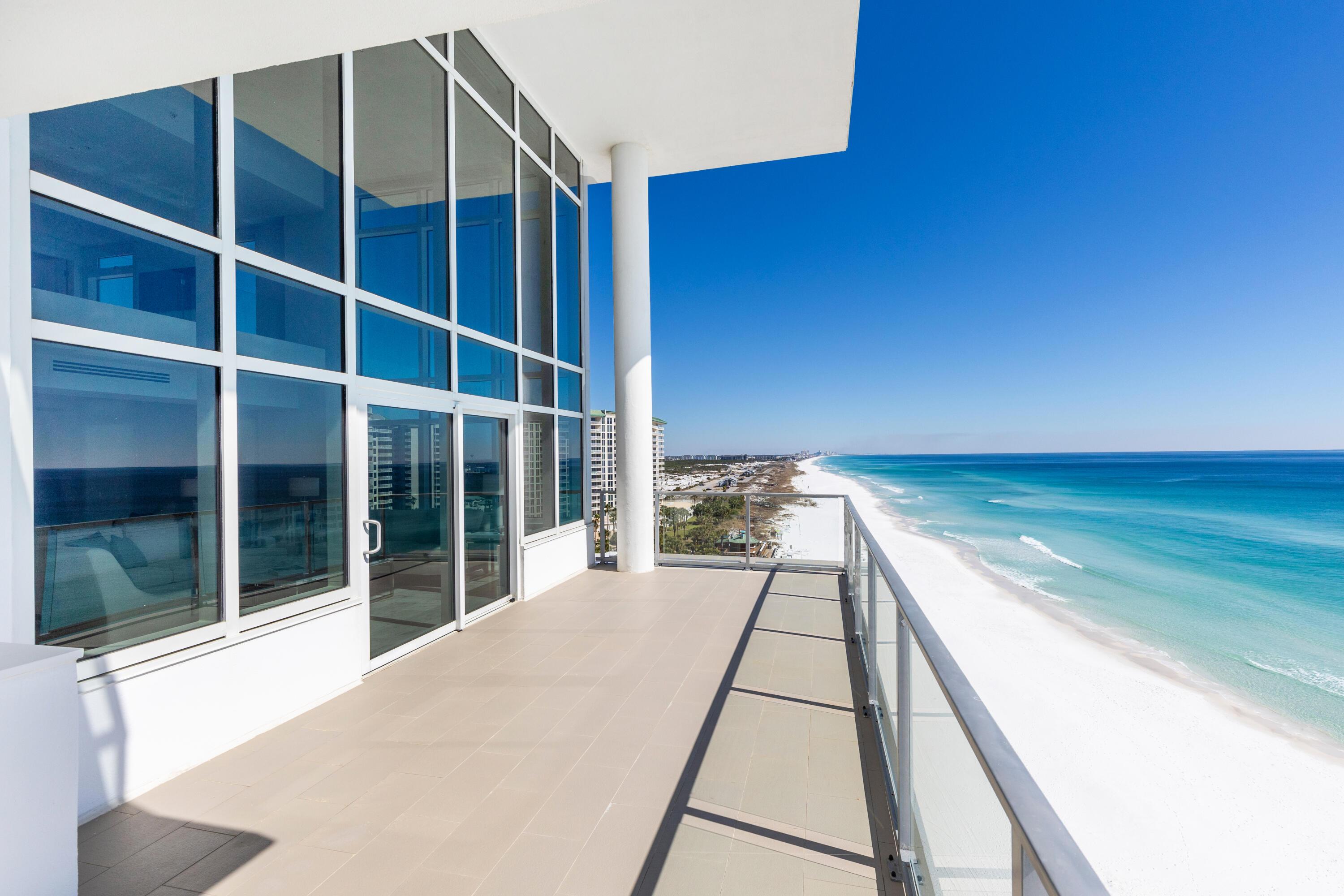Image 4: Sweeping Views of the Coastline