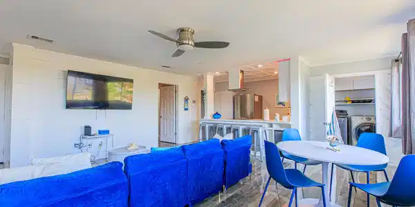Image 4: dining room