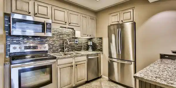 Image 3: Close up kitchen