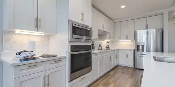 Image 3: 2 - Kitchen
