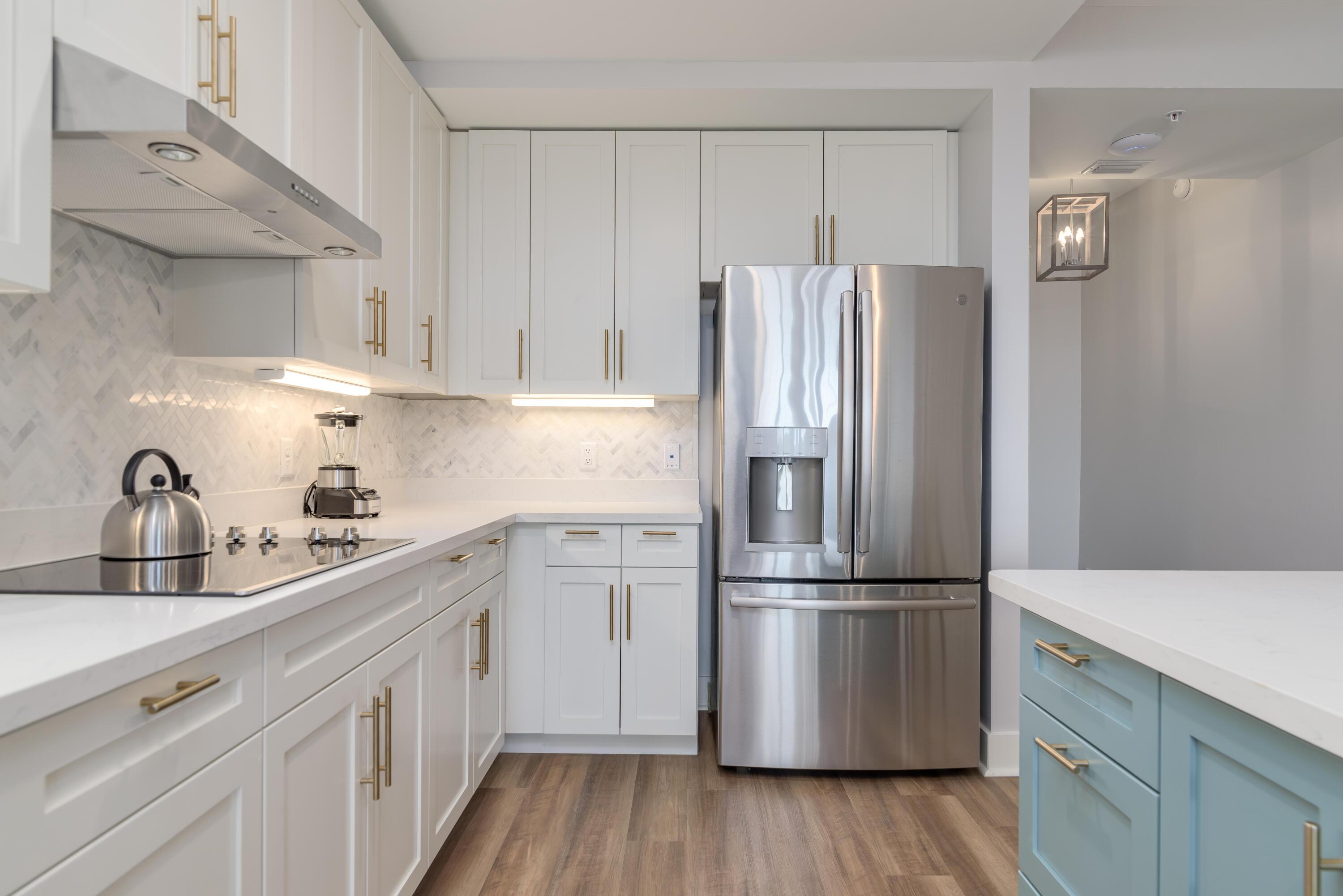 Image 4: 3 - Kitchen