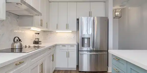Image 4: 3 - Kitchen