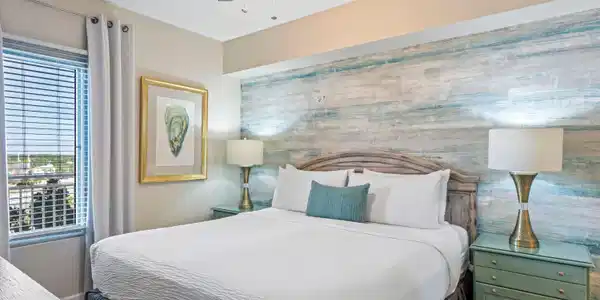 Image 4: Master bedroom