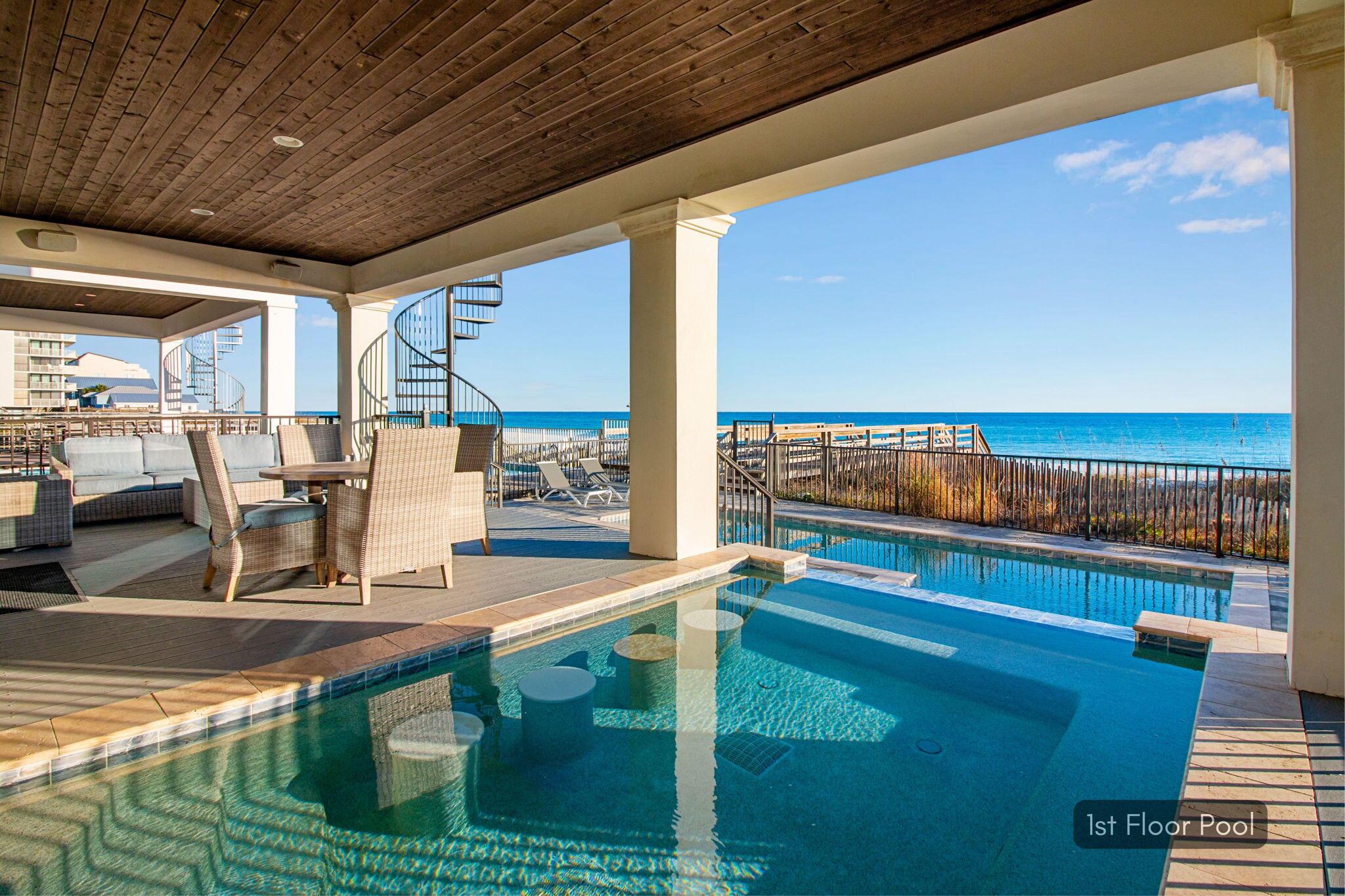 Image 4: Pool overlooking the ocean