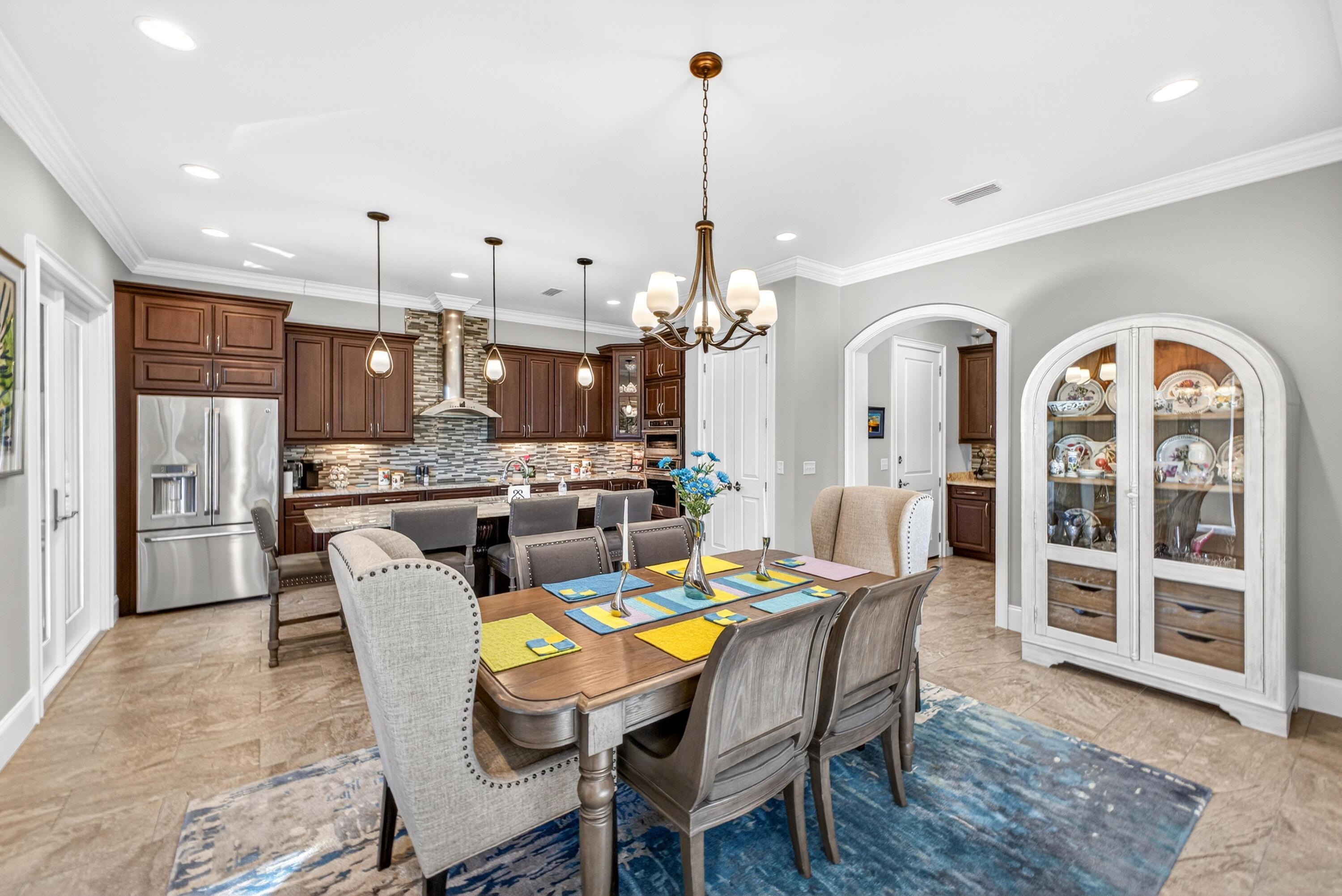 Image 4: Dining/Kitchen