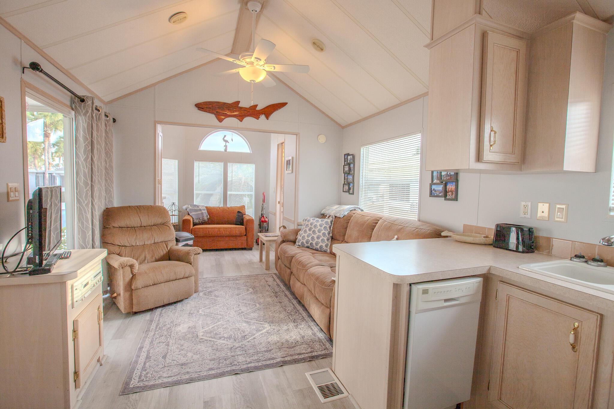 Image 3: Living Area