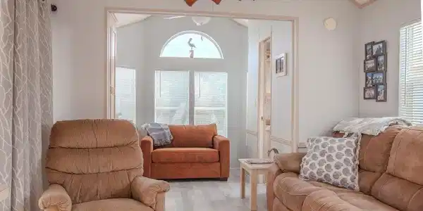 Image 4: Living Area