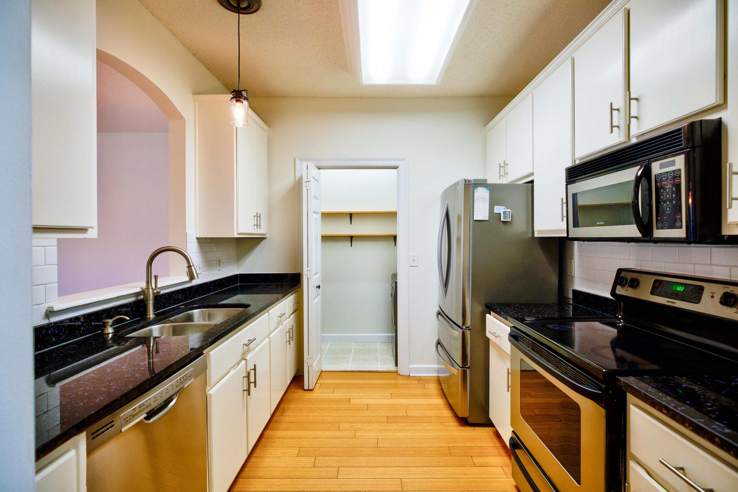 Image 3: Kitchen