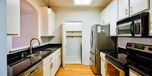 Image 3: Kitchen