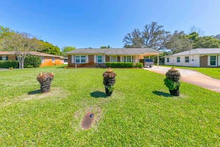 135 NW Loizos Drive