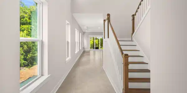 Image 2: Entrance foyer