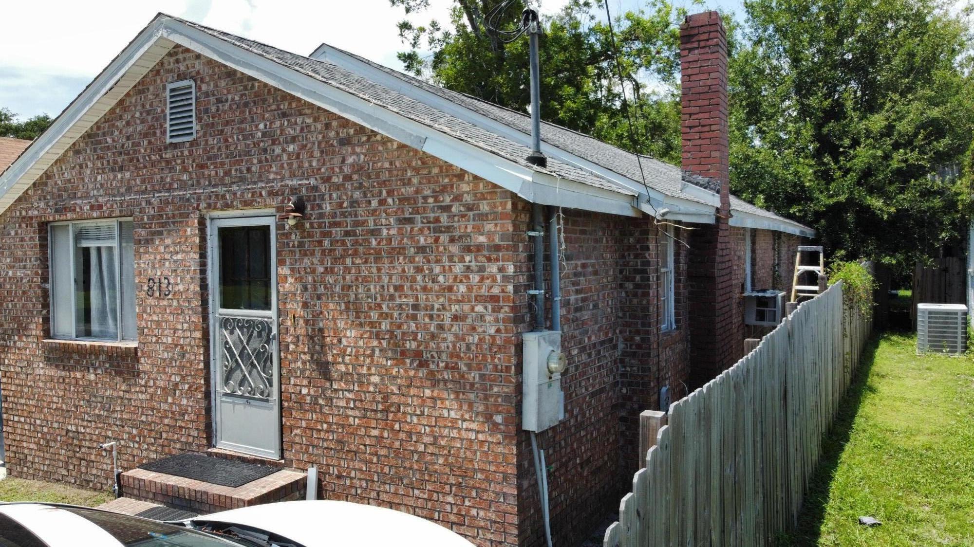 Image 3: 813 FRONT RIGHT